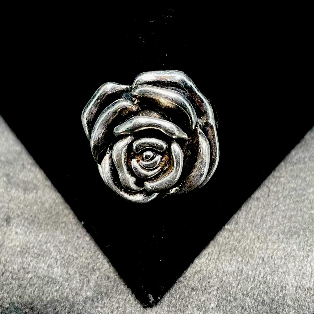 Rose shaped Sterling Silver ring